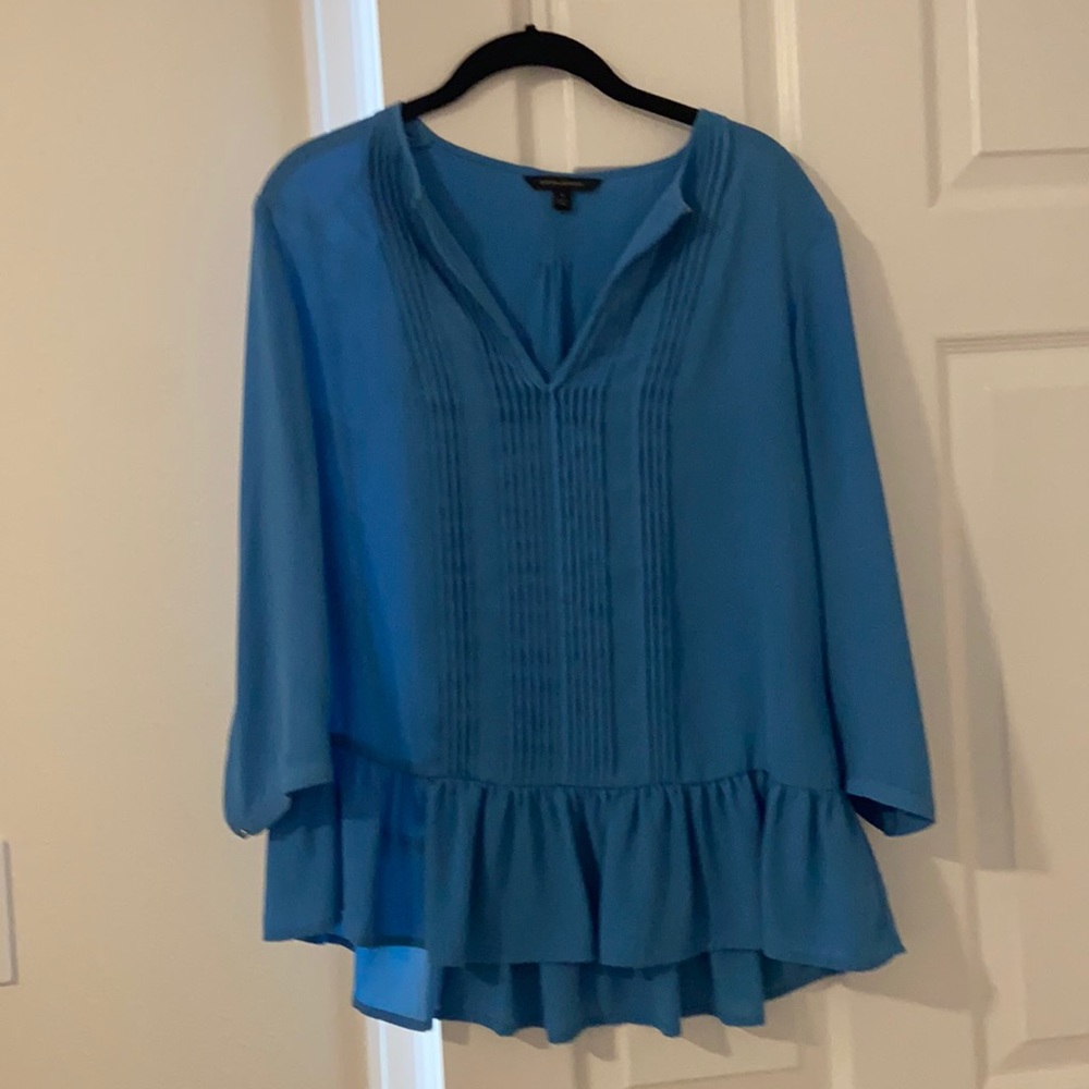 Banana republic blue long sleeve blouse with ruffle hem. Size S